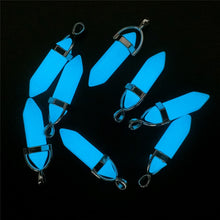 Load image into Gallery viewer, Glow In The Dark; Luminous Natural Quartz Pendant; 24 Pieces
